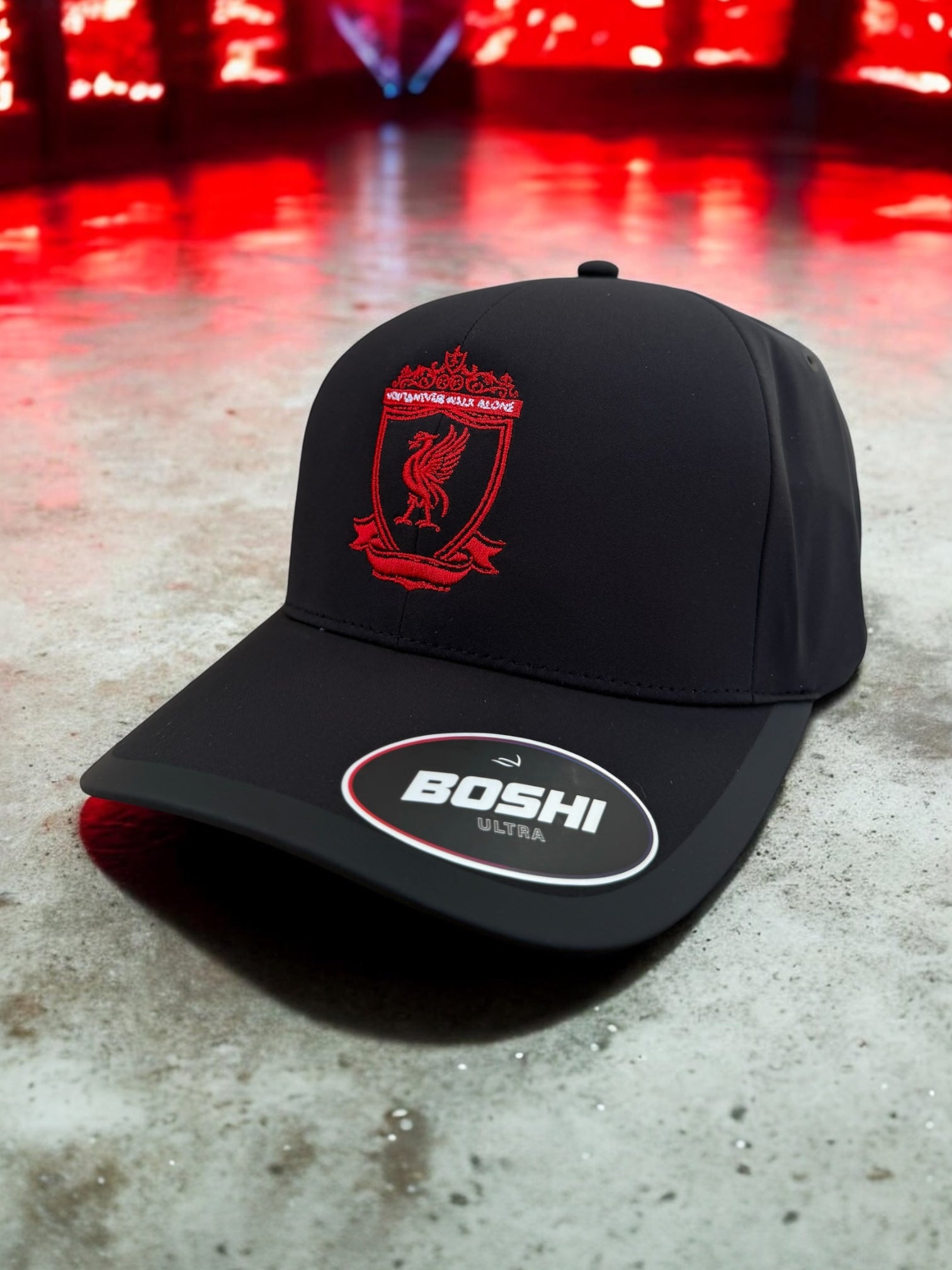 L’pool concept badge (black/red)
