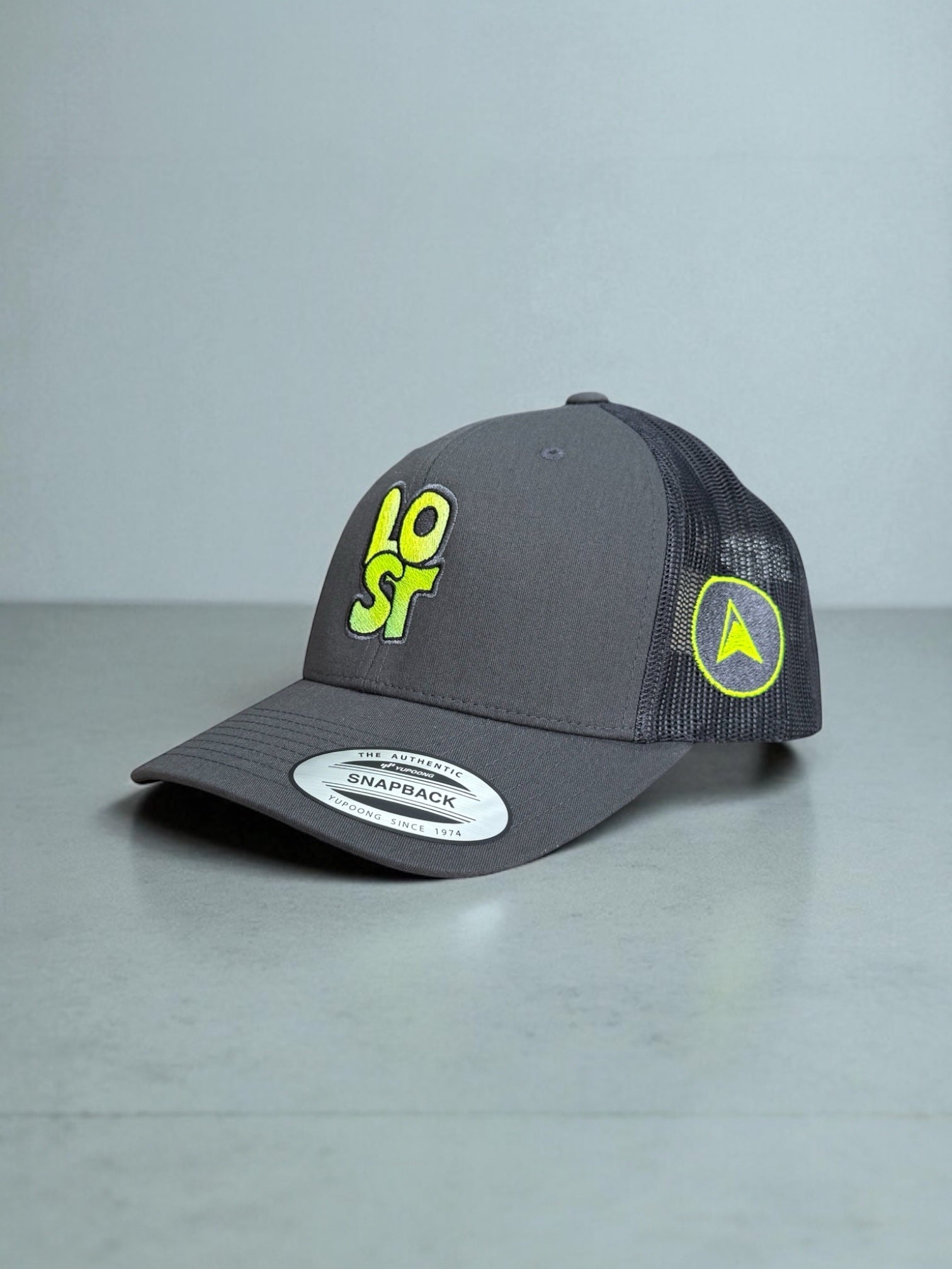 Neon lost logo cap (grey)